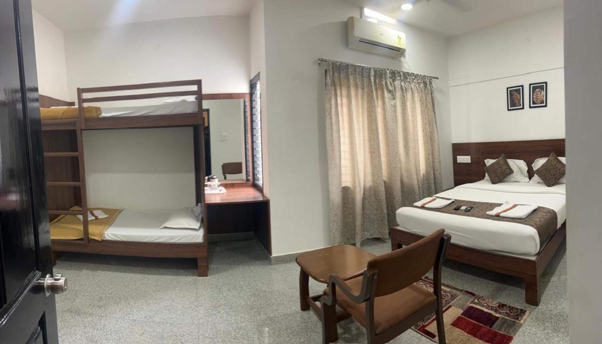 Hotel Queens Comfort ไมซอร์ ภายนอก รูปภาพ