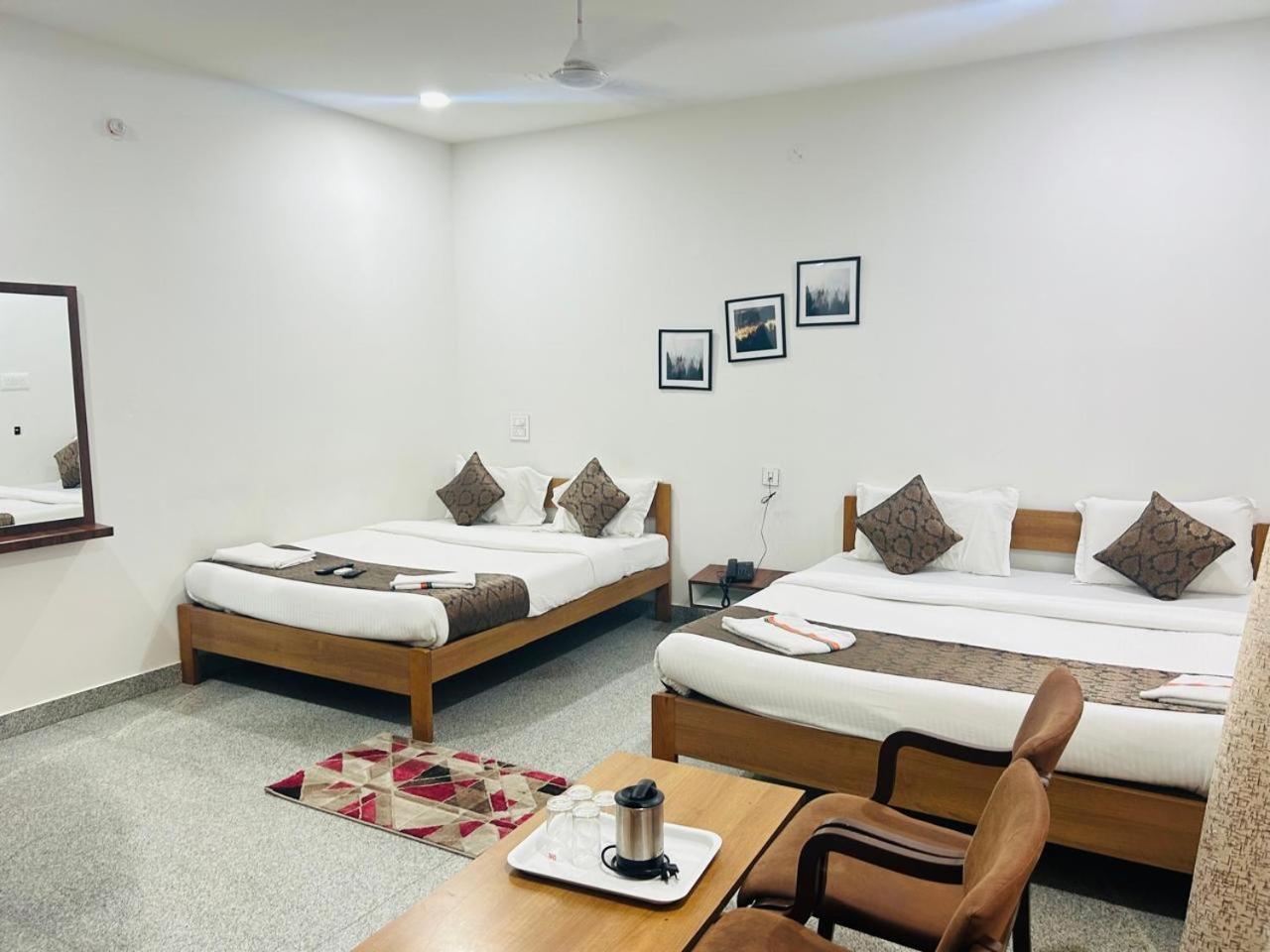 Hotel Queens Comfort ไมซอร์ ภายนอก รูปภาพ