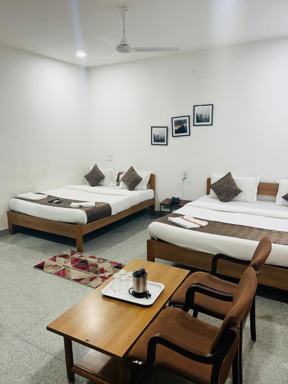 Hotel Queens Comfort ไมซอร์ ภายนอก รูปภาพ