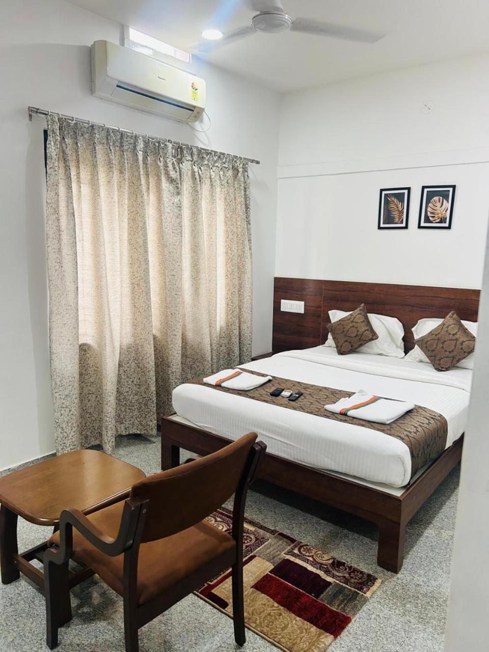 Hotel Queens Comfort ไมซอร์ ภายนอก รูปภาพ