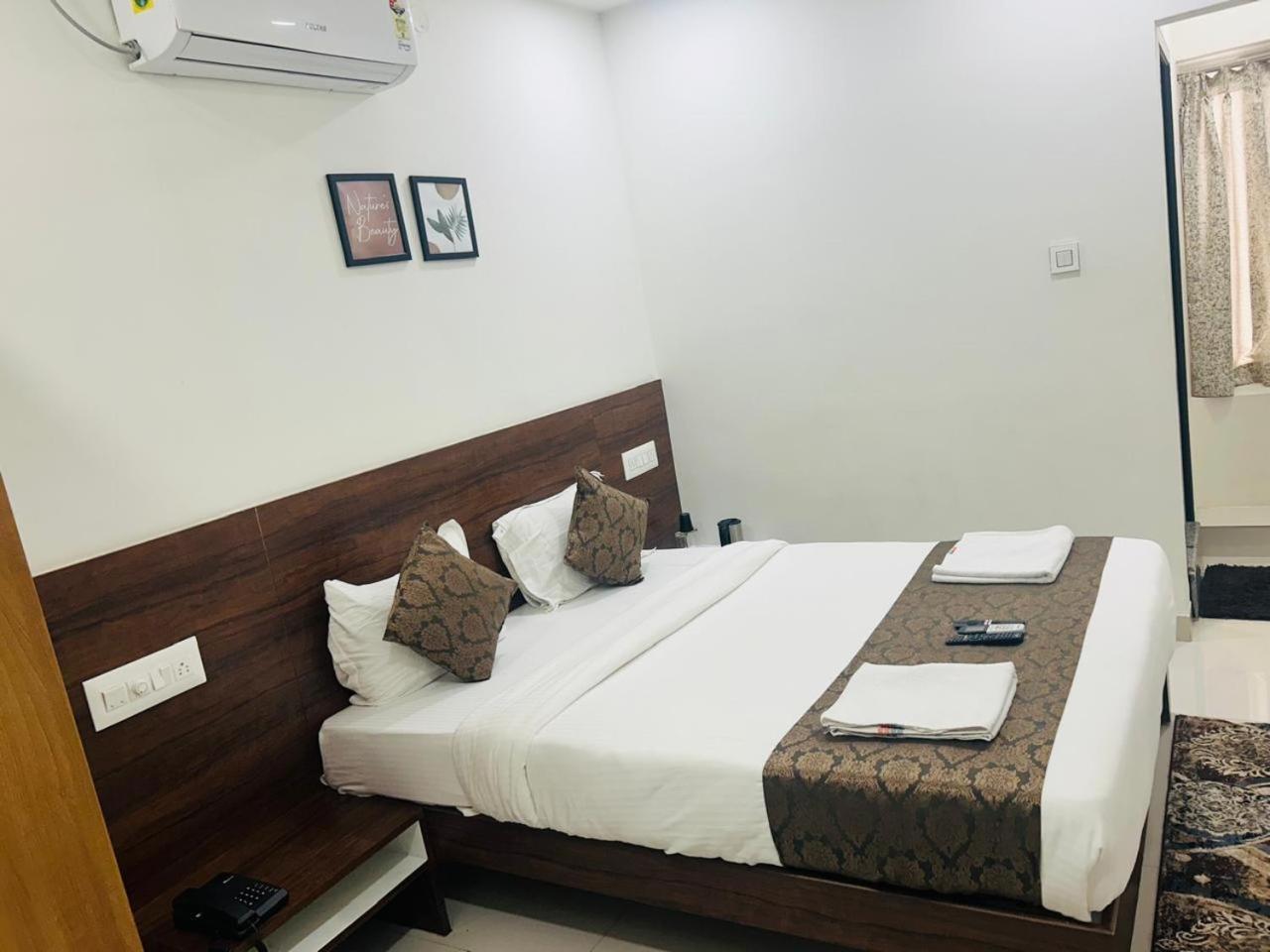 Hotel Queens Comfort ไมซอร์ ภายนอก รูปภาพ