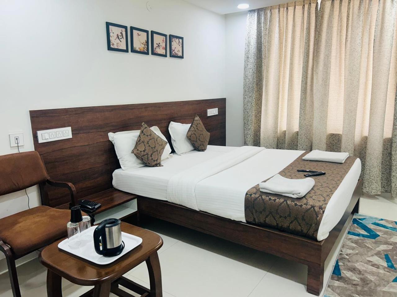 Hotel Queens Comfort ไมซอร์ ภายนอก รูปภาพ