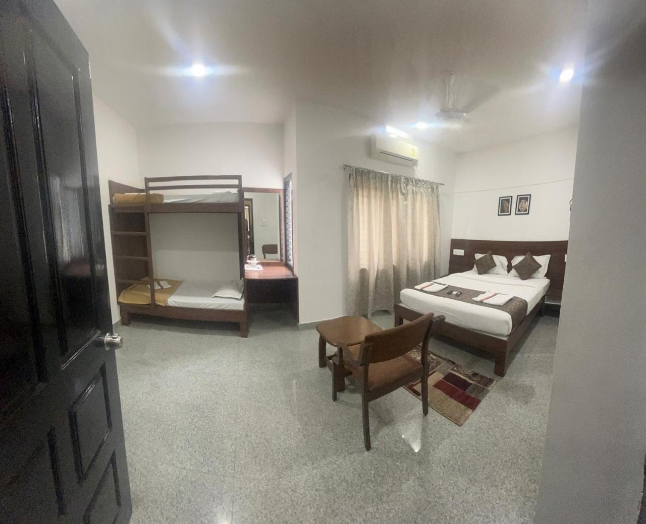 Hotel Queens Comfort ไมซอร์ ภายนอก รูปภาพ
