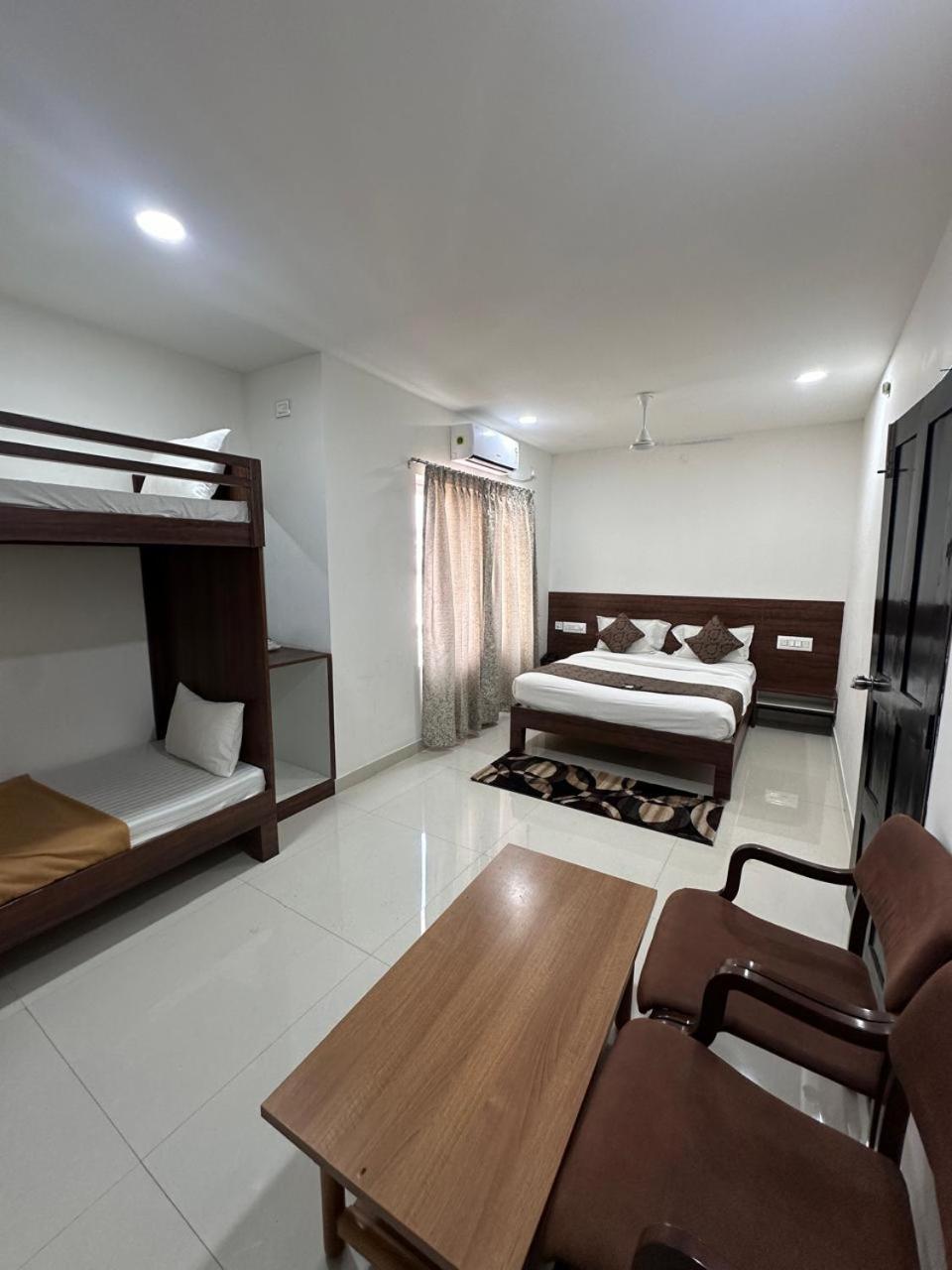 Hotel Queens Comfort ไมซอร์ ภายนอก รูปภาพ