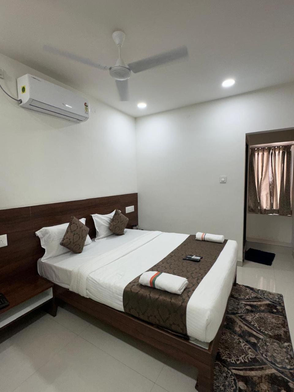 Hotel Queens Comfort ไมซอร์ ภายนอก รูปภาพ