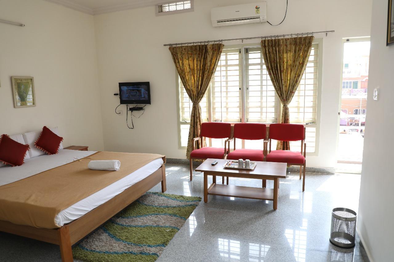 Hotel Queens Comfort ไมซอร์ ภายนอก รูปภาพ