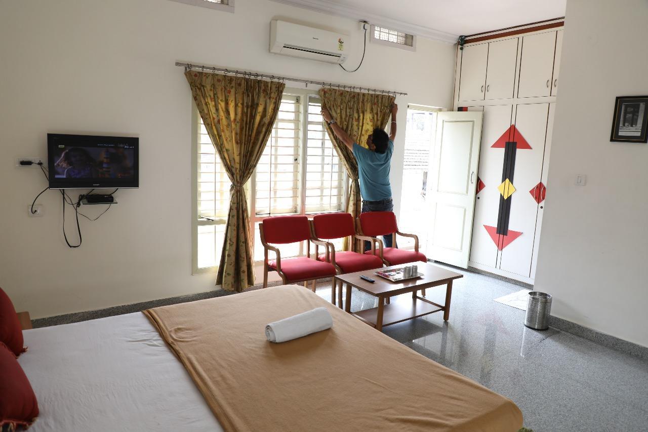 Hotel Queens Comfort ไมซอร์ ภายนอก รูปภาพ